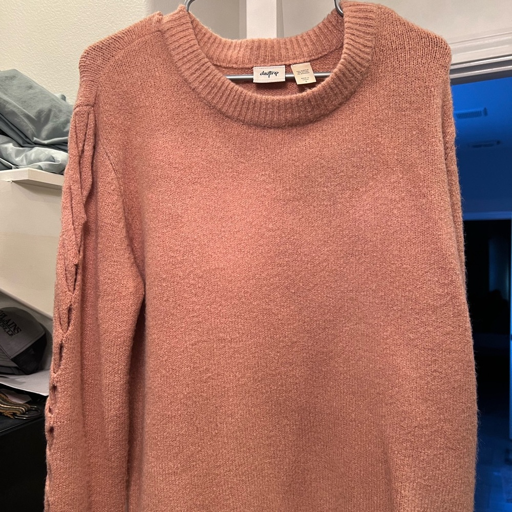 Daytrip by The Buckle sweater